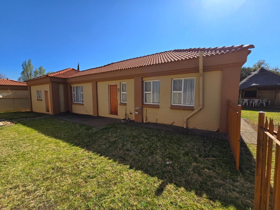 To Let 3 Bedroom Property for Rent in Langenhovenpark Free State